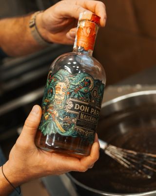 Všechny naše produkty, které obsahují rum, jsou vyrobeny s prvotřídním rumem Don Papa. Možná to není nutné, ale my to tak...